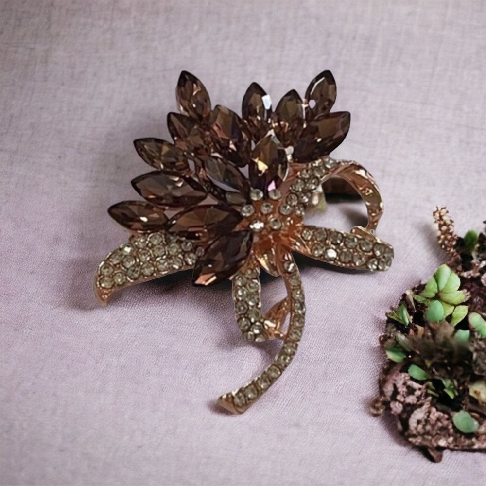 🫶🏻 Rose Gold Plated & Deep Rose Topaz Rhinestone Pin